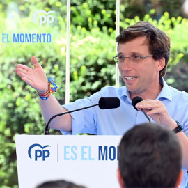 El alcalde de Madrid, José Luis Martínez Almeida, durante un acto de campaña el pasado viernes.- TOMÁS ALONSO (EUROPA PRESS)