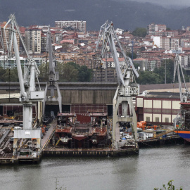 Vista del astillero La Naval de Sestao. EFE/Miguel Toña