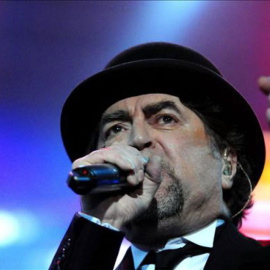 Joaquín Sabina en plena actuación.- EFE