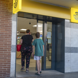 20/07/2023.- Vista de una oficina de Correos de Alcalá de Henares.