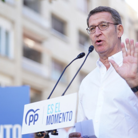 Alberto Núñez Feijóo en un mitin electoral en Vitoria.