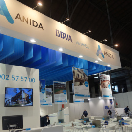 Stand de Anida en una feria inmobiliaria.