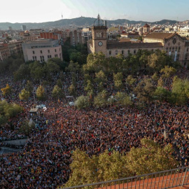 Masiva manifestación en la Plaça Universitat de Barcelona. | REUTERS