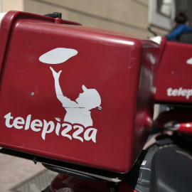 El logo de Telepizza en la moto de uno de sus repartidores. REUTERS