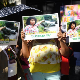 Manifestación reclamando justicia para la activista Berta Cáceres. AFP/ Marvin Recinos