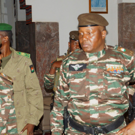 El general Abdourahmane Tiani, declarado nuevo jefe de Estado de Níger por los golpistas, antes de reunirse con varios ministros en Niamey, Níger, el 28 de julio de 2023. Balima Boureima / REUTERS.