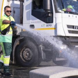 06/2023 - Trabajador de la limpeza en Barcelona.