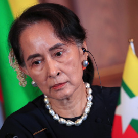 09/10/2023 - La Consejera de Estado de Myanmar, Aung San Suu Kyi, asiste al anuncio de prensa conjunto de la Reunión Cumbre Japón-Mekong en la Casa de Huéspedes del Estado del Palacio de Akasaka en Tokio, Japón, el 9 de octubre de 2018.