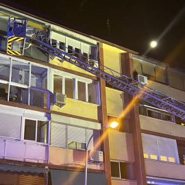 Imagen de la vivienda siniestrada durante el incendio en Hortaleza (Madrid), a 2 de agosto de 2023.