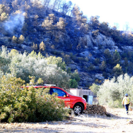 01/08/2023 - Un bomber a l'incendi del Perelló (Baix Ebre), en una imatge de dimarts.