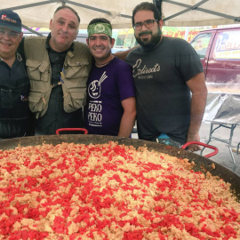 José Andrés y voluntarios elaboran más de 650 raciones de paella para los afectados del huracán María en Puerto Rico