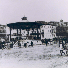 Foto antigua de la Plaza del Kasko de Sestao.