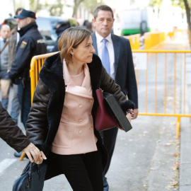 La presidenta del Parlament, Carme Forcadell, a su llegada hoy al Tribunal Supremo donde el juez Pablo Llarena la interrogará hoy junto a cinco miembros de la Mesa de la Cámara por la declaración unilateral de independencia de Cataluña, tras la decisi