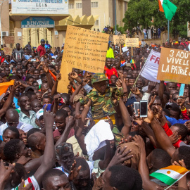 Manifestación en apoyo de los soldados golpistas de Niger y contra contra las sanciones internacionales en la capital Niamey.   REUTERS/Mahamadou Hamidou