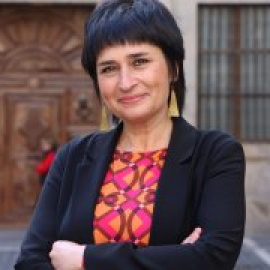 Laura Aznal, candidata de Bildu: "Si el PSN hace lo que dice, regalará el gobierno de Pamplona a la derecha"