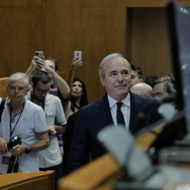 El candidato del PP a la Presidencia de Aragón, Jorge Azcón, durante el debate para su investidura, a 9 de agosto de 2023, en Zaragoza, Aragón (España).