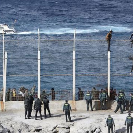 Imagen de la frontera norte de Benzú, que separa Ceuta de Marruecos por el norte/ EFE