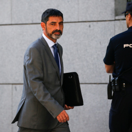 El mayor de los Mossos d'Esquadra, Josep Lluis Trapero, tras comparecen en la Audiencia Nacional. REUTERS/Javier Barbancho