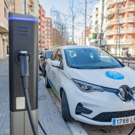 07/2023 - Punt de recàrrega de vehicles elèctrics al Prat de Llobregat.