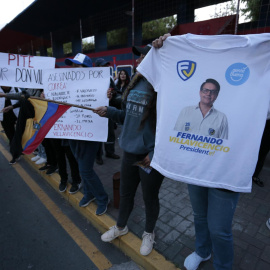 Simpatizantes del candidato a la presidencia Fernando Villavicencio salen a las calles