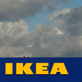 El logo de IKEA en una de sus tiendas en la localidad suiza de Spreitenbach. REUTERS/Arnd Wiegmann