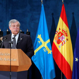 El presidente del Parlamento Europeo, Antonio Tajani, pronuncia unas palabras tras recoger el Premio Princesa de Asturias de la Concordia 2017 otorgado a la Unión Europea. - EFE