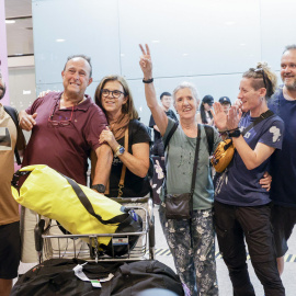 El grup de turistes catalans atrapats a Etiòpia arribant aquest dilluns, a l'aeroport Josep Tarradellas