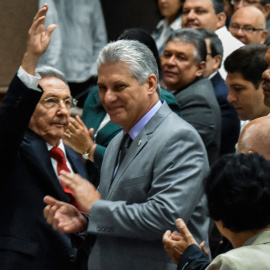 Miguel Díaz-Canel y Raúl Castro, este miércoles en la Asamblea Nacional del Poder Popular de Cuba. AFP