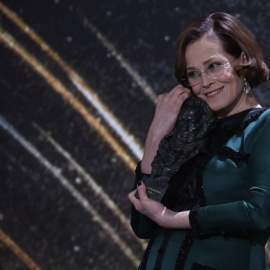 Sigourney Weaver recibe el Goya Internacional. / Chema Moya (EFE)