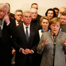 La canciller alemana y líder de la CDU, Angela Merkel, en una comparecencia ante la prensa tras fracasar las negociaciones para formar un nuevo gobierno germano. REUTERS/Hannibal Hanschke