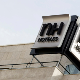 El logo de NH en uno de sus establecimientos. REUTERS