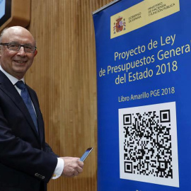 El ministro de Hacienda, Cristóbal Montoro, durante la presentación en el Congreso de los Diputados del proyecto de Presupuestos Generales del Estado para 2018. | CHEMA MOYA (EFE)