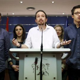 Pablo Iglesias, en una rueda de prensa junto a Irene Montero, Iñigo Errejon, Xavier Domènech y Carolina Bescansa. Archivo EFE