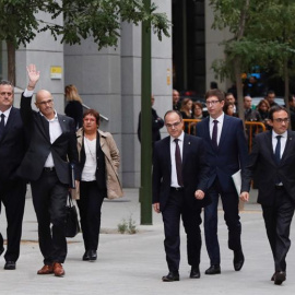 Los exmiembros del Govern Joaquín Forn, Raül Romeva, Dolors Bassa, Jordi Turull, Josep Rull y Meritxell Berrás a su llegada a la sede de la Audiencia Nacional. - EFE