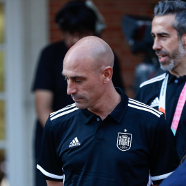 El presidente de la RFEF, Luis Rubiales, durante el recibimiento del presidente en funciones del Gobierno, Pedro Sánchez, a la selección de fútbol femenina, a 22 de agosto de 2023.