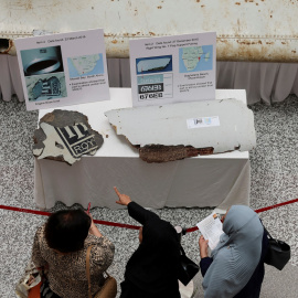 8/3/24 - Las familias de las personas a bordo del vuelo MH370 desaparecido de Malaysia Airlines celebran un evento conmemorativo anual en Subang Jaya, Malasia, a 3 de marzo de 2024.