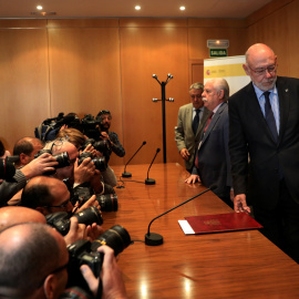 El fiscal general del Estado, Jose Manuel Maza, antes de su comparecencia para anunciar las querellas contra el Govern y la mesa del Parlament. REUTERS/Susana Vera