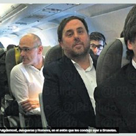 Imagen de la portada de 'El Periódico de Catalunya' del pasado 25 de enero, dando cuenta del viaje de Puigdemont, Junqueras y Romeva para pedir el apoyo de la UE a la independencia de Catalunya.