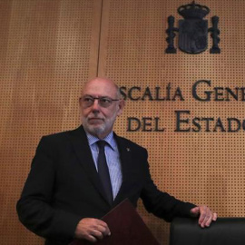 El fiscal general del Estado, José Manuel Maza, a su llegada a la rueda de prensa en la que ha anunciado que la Fiscalía se ha querellado hoy contra el expresidente catalán Carles Puigdemont y el resto del Govern por delitos de rebelión, sedición y m