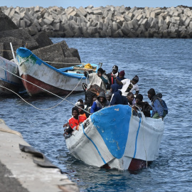 12/03/2024 Varios migrantes llegan al puerto de La Restinga, en El Hierro, Canarias, a 4 de febrero de 2024.