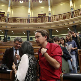 Pablo Iglesias y varios diputados de Unidos Podemos en el Congreso. | EFE