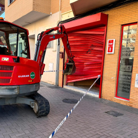 Vista de la sede del PSOE de Almendralejo (Badajoz), tras el ataque sufrido esta madrugada, a 12 de marzo de 2024.