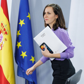 Fotografía de enero de 2023 de la ahora ministra en funciones de Derechos Sociales, Ione Belarra, en una rueda de prensa posterior al Consejo de Ministros, en el Palacio de la Moncloa. E.P./Eduardo Parra