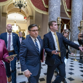 El presidente de la Cámara de Representantes de EEUU, Mike Johnson, responde a los medios. En Washington, a 13 de marzo de 2024.