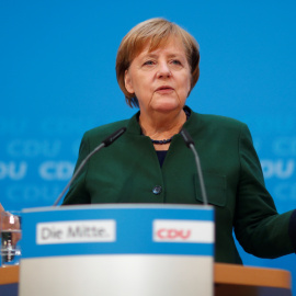 La canciller alemana en funciones Angela Merkel, en la rueda de prensa que ha ofrecido tras la reunión de su partido, la CDU, en Berlin. REUTERS/Hannibal Hanschke