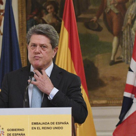 Federico Trillo, durante la rueda de prensa desde la embajada española en Londres. - EFE