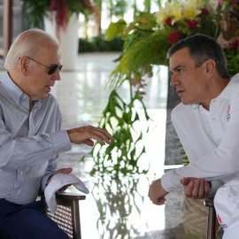 Sánchez, junto al presidente de EEUU, Joe Biden, en Bali.