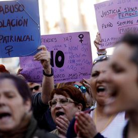 Protesta en las calles de València en contra de la sentencia de La Manada - EFE