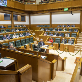 El portavoz del PNV, Joseba Egibar, durante el debate en el pleno del Parlamento Vasco de una iniciativa a favor de una reforma constitucional para que contemple la vía de la República y el derecho a decidir