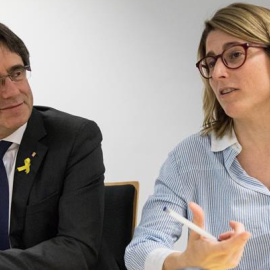 El president destituït, Carles Puigdemont, i la portaveu de JxCat, Elsa Artadi, en la reunió del grup parlamentari de la formació aquest dissabte a Berlín. EFE / Omer Messinger.